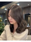 透明感グレージュ × 顔まわりレイヤーミディアム