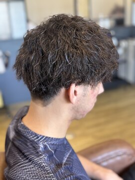 2席のみの美容室 アナイス(Anaiss) MEN’S HAIR/波巻きツイストスパイラル/リバースセンターパート