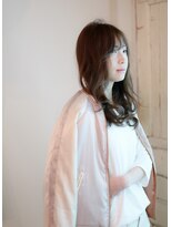 ホワイトルーム(White Room)&nbsp;アッシュベージュのフェミニンロング♪