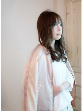 ホワイトルーム(White Room) アッシュベージュのフェミニンロング♪