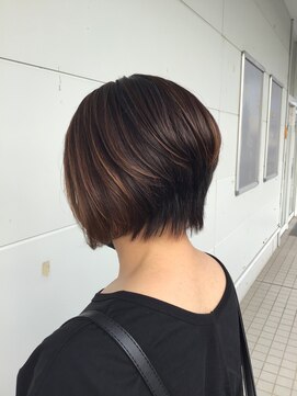 美容室アール 前下がりボブ
