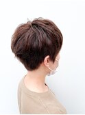 耳出しショートマッシュ