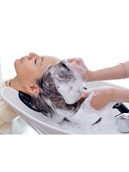 【碧南市】自宅でも簡単にサロン帰りの仕上がりを再現しやすいよう、ケア方法・スタイリングをレクチャー♪