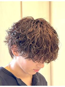 ヘアアンドフェイス ルースト(hair&face ROOST) 刈り上げセンターパート/波巻きツイストスパイラル/円町