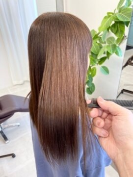 ドミーナドゥ(Domina deux) 褒められ艶髪ナチュラルストレートヘア