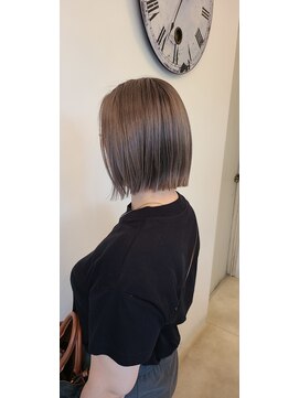 ヘアーアトリエルキナ(hair atelier LUCINA) ハイトーンボブ