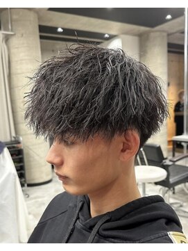イーラ(era) 縦落ちツイストスパイラルパーマ/メンズ/刈り上げ/眉毛/ツイスト