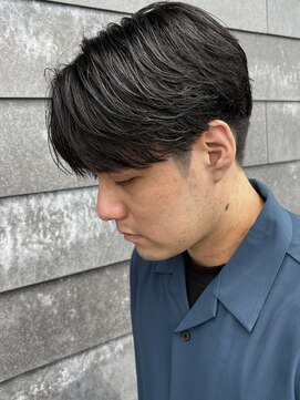 ヒュイル バイ ニアウ(Hwyl by Niau) メンズマッシュセンターパートスパイラルパーマニュアンスパーマ