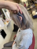 ロジーリリーヘアーズ(Rosy Lily hair's)&nbsp;ミルクティーベージュ×ブルー
