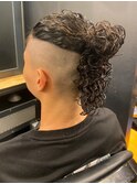 1211黒髪スキンフェードタイトロープマンバンヘアツーブロック