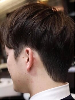 男の印象は「髪型」から変わる。あなたの新しいスタートに。〈バーバー/理容室/フェード/シェービング〉