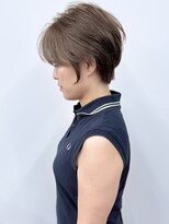 モリオ(morio)&nbsp;ハンサムショート白髪ぼかしハイライトくびれショート30代40代