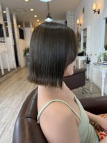 クッキー ヘアーアンドメイク(COOKIE Hair&Make)&nbsp;【COOKIE】切りっぱなしボブ×オリーブベージュ