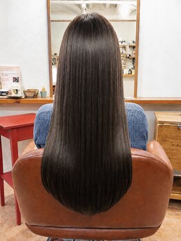 ヘア サロン ペチカ(hair salon petica)の写真/髪質改善で憧れのサラ艶髪に！自然なストレートパーマで理想のスタイルへ導く◎