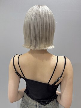 アリュア(Allure) 切りっぱなしボブ×ホワイトベージュ