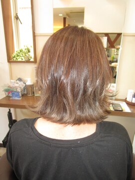コアフィールフィス(COIFFURE fils) 【見附今町】M3Dピコカラー　外はねミディ