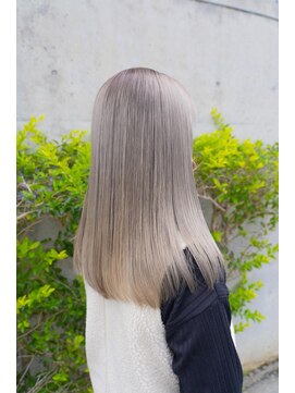 デビュー ヘアーメイク ロングスタイル　グレージュカラー