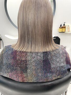 ヒビヲ(HIBIO) ミニボブダブルカラーベージュカラーケアブリーチ切りっぱなし