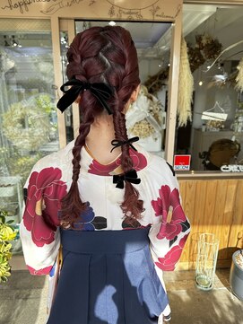 アミュー(amiu) ツイン編み下ろしヘア、袴着付け/チェリーレッド/ワインレッド