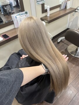 ヘアーアンドメイク ビス(HAIR&MAKE bis) 2bleach必須◎ホワイトミルクティー【山崎ほのか】
