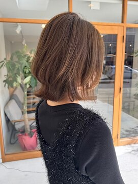 ウィタ(wita.) ミディアムレイヤー/カールスタイル/切りっぱなし