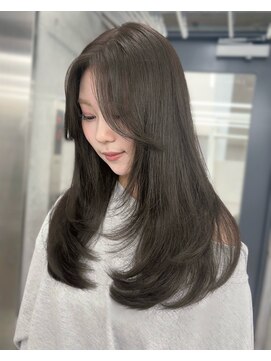 エヌアイ オモテサンドウ(ni omotesando) ふわっとレイヤー×オリーブグレージュ