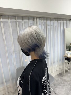 パーク なんば本店(PARK.) ホワイト×ブルーデザインカラー