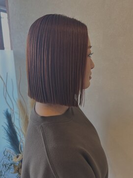 大人ぱつっとボブ