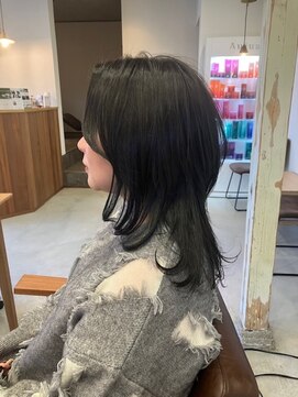 ツキ(TSUKI) レイヤーカット×ブルーブラック