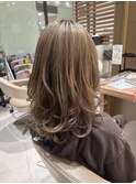 ミディアムバレイヤージュ。グレージュ