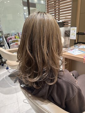 ユニックス アリオ上尾店(UNIX) ミディアムバレイヤージュ。グレージュ