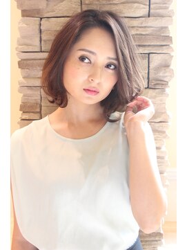 レウナ 外苑前(Reuna) 30代40代人気 お手入れ簡単ボブスタイル　ワンカール　外ハネ