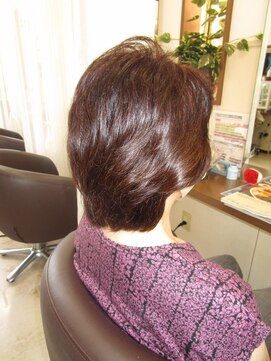 コア フィール ア デイ(COIFFURE A DAY) 《M3D見附今町》ミセス　レイヤー　骨格修正カット