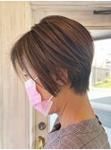 ふんわり丸みショート/上品ショートカット/白髪ぼかし/小顔