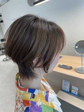 アメリ(ameri) 【ameri 仲丸】大人女性にぴったりのウルフショートボブ