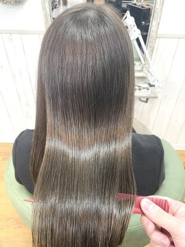 ルヴェール 北方店(LeVert) 髪質改善/広がりコントロール/ナチュラルストレート/グレーシュ