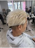 ホワイトシルバースパイキーショート似合わせカットブリーチ所沢