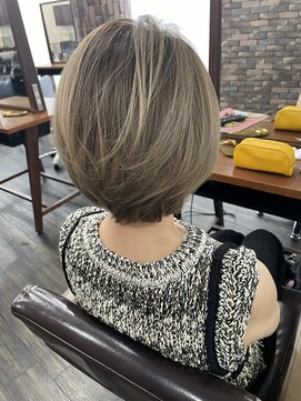 ロータス 川崎(LOTUS KAWASAKI) 30代40代　シャドールーツショート　オリーブグレージュ