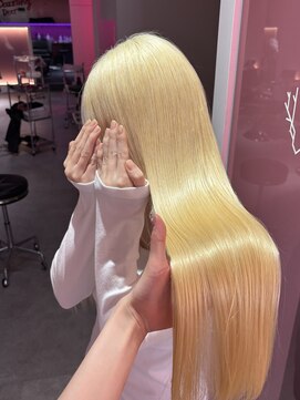 ダズリングディア(Dazzling Deer) ブロンド/抜きっぱなしブロンド/ストレートロング