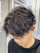 オーバル ジングウマエ(OVARL jingumae)&nbsp;縦落ちパーマセンターパートシャドウパーマフェザーパーマ