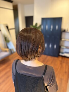 スリーバイザサロン(THREE by the salon) マロンベージュ