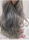 シルバーグレー×ウェーブ巻き