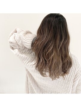 デフィー(DEFY) バレイヤージュのグラデーションカラー