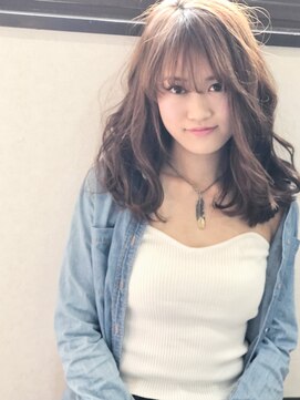 アイリー(AiRiy) 髪の毛が柔らかく動いて見えるおしゃれ度アップなカールヘア