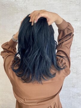 シェリッシュ ノース(Sheriche North) 大人ハイライト×ネイビーカラー