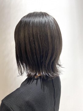 リア(Li'a by neolive) 暗髪カラー