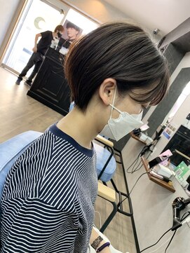 ピックアップ(ｐｉｃｋ ｕｐ) パツっと丸みショート　オリーブベージュ　横顔美人