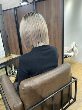 アルカナ 明治神宮前原宿(ARCANA) ホワイトグレージュ コンマヘア くすみブルー ダークアッシュ