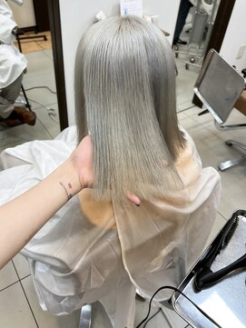 ソワンドゥブレス 大日店 (soin de brace) ホワイトカラー