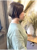 オリーブベージュ×ショートボブ